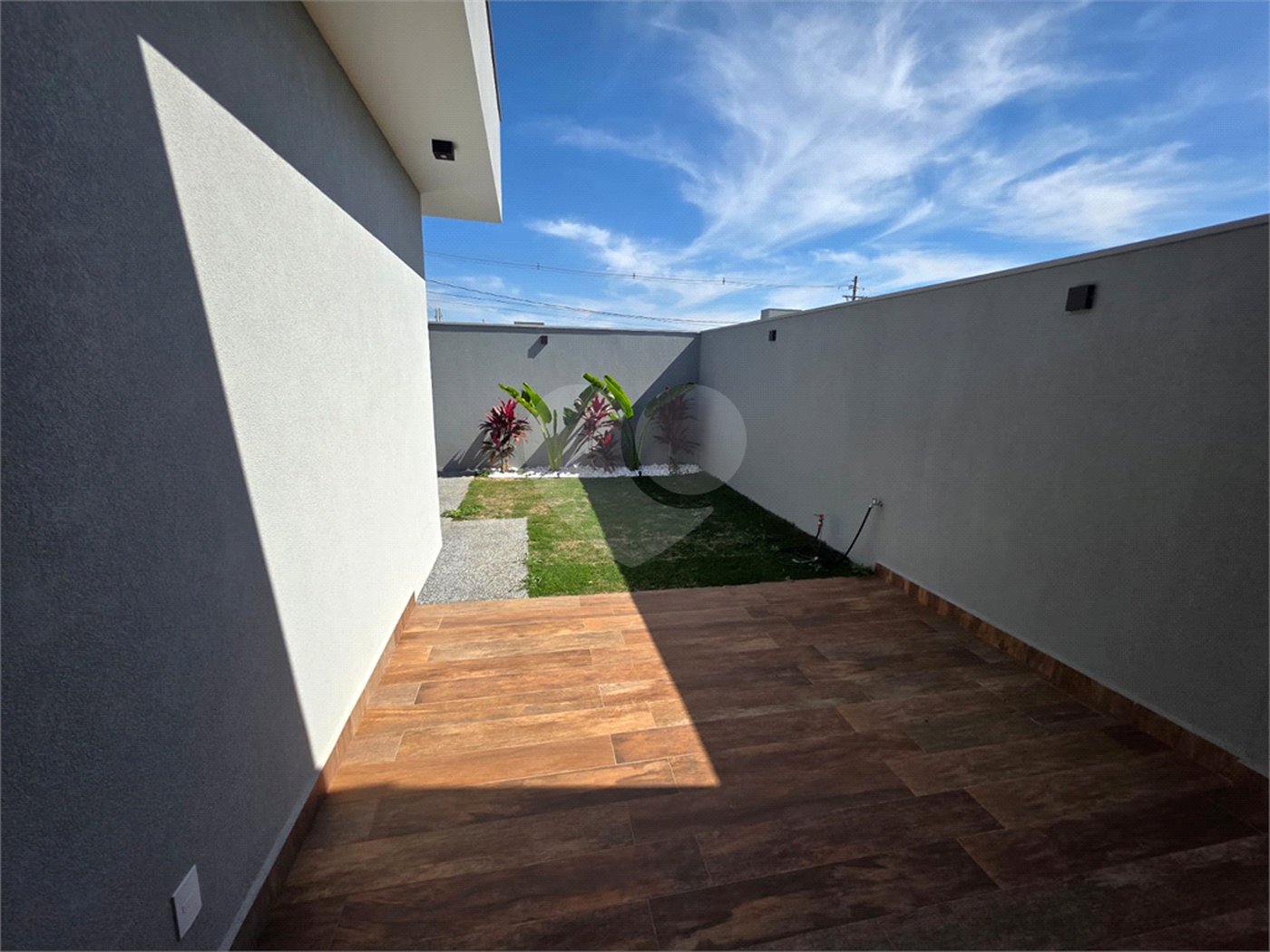 Casa térrea 3 dormitórios 1 suíte Residencial Villeneuve.