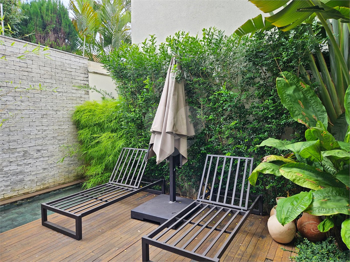 Casa à venda com 4 quartos, sendo 2 suítes,  no condomínio Villa Luxis, São Paulo - SP