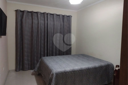 Sobrado à venda com 2 quartos, sendo 1 suíte, em Jardim Márcia, Suzano, SP