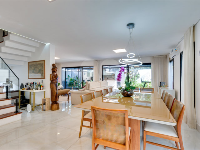 Casa à venda com 4 suítes no condomínio Villa Suiça, São Paulo - SP