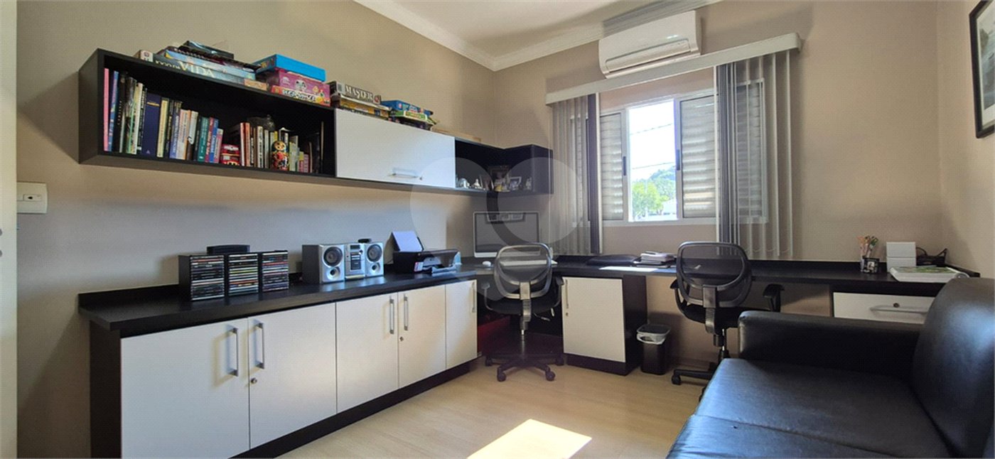 Casa à venda com 5 quartos, sendo 4 suítes, no condomínio Residencial Vilazul, Sorocaba - SP