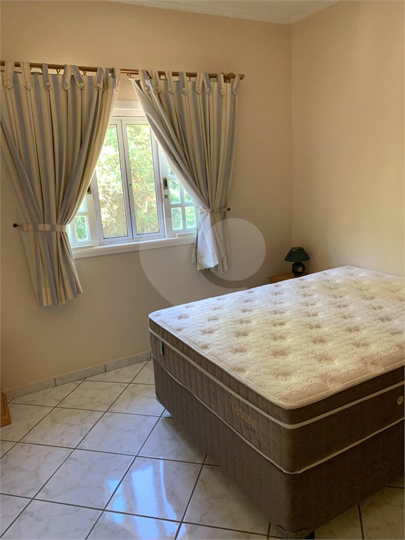 Casa à venda com 5 quartos, sendo 2 suítes, no condomínio Capela do Barreiro, Itatiba - SP