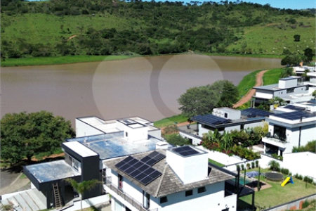 Casa à venda com 3 suítes no condomínio Figueira Garden, Atibaia - SP