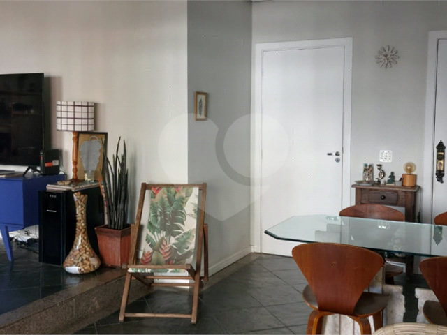 Apartamento à venda com 3 quartos, sendo 1 suíte,  em Pitangueiras, Guarujá, SP