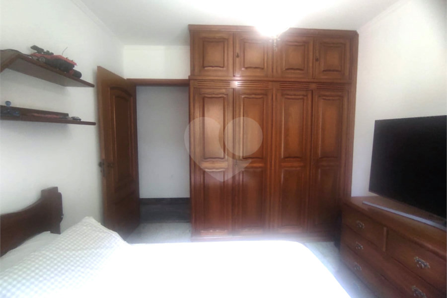 Sobrado à venda com 3 quartos, sendo 1 suíte,  em Vila Paiva, São Paulo, SP