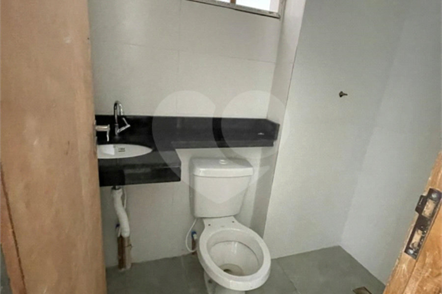 Casa à venda com 2 quartos, sendo 1 suíte, no condomínio Residencial Calegari, São Paulo - SP