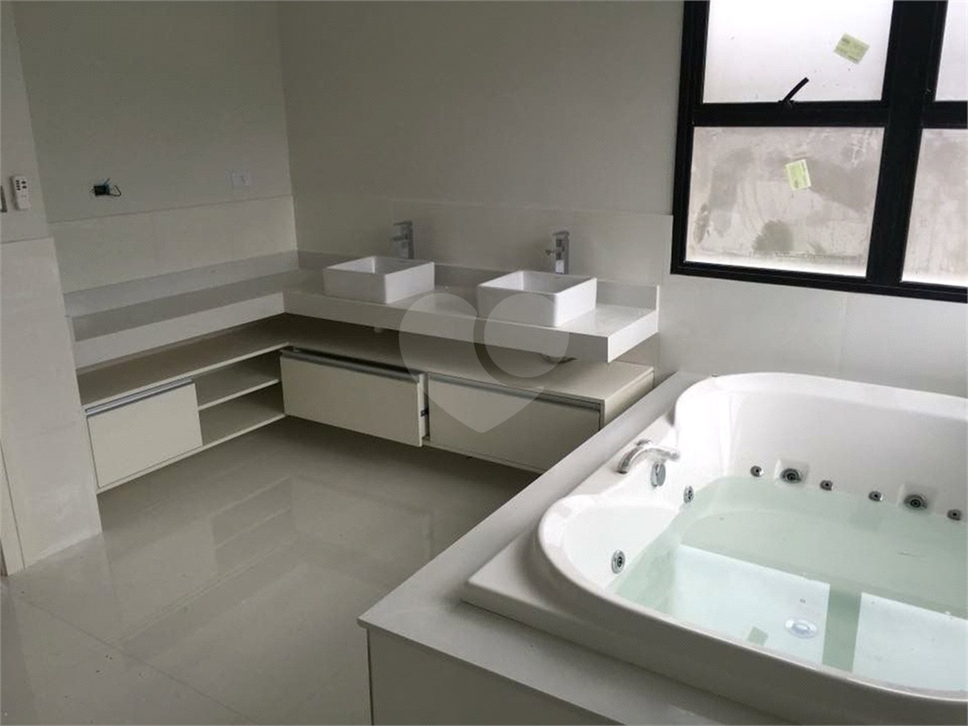 Casa à venda ou para alugar com 4 suítes no condomínio Residencial Tamboré 10, Santana de Parnaíba - SP