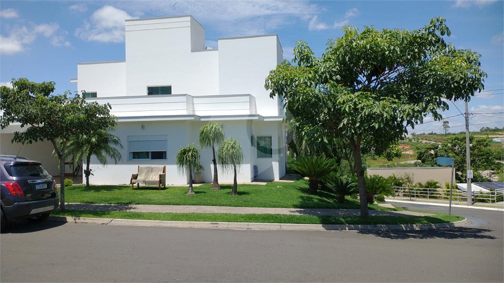 Casa à venda com 3 suítes no condomínio Residencial Central Parque, Salto - SP