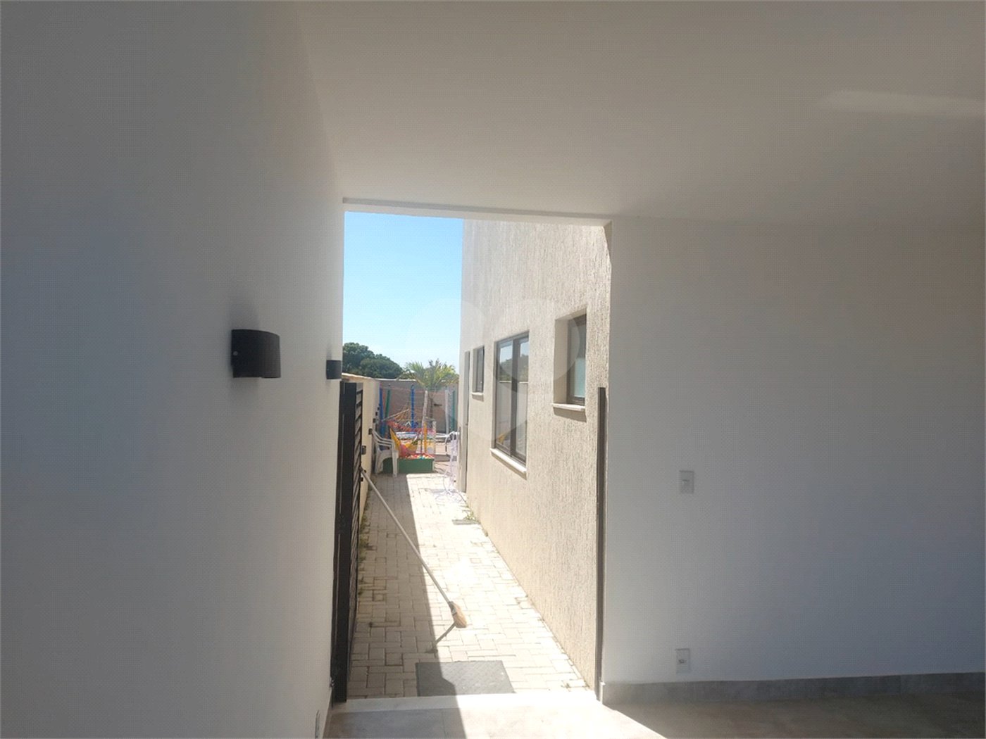 Casa à venda com 4 quartos, sendo 3 suítes, em Ogiva, Cabo Frio, RJ