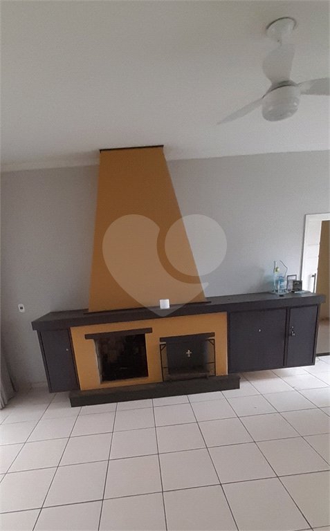 Casa à venda com 5 quartos, sendo 1 suíte, no Centro, Bom Jesus dos Perdões, SP