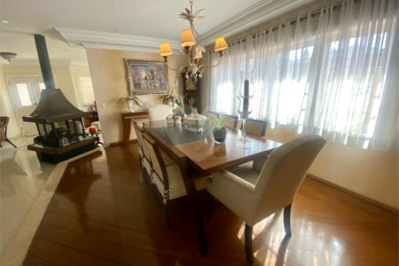 Casa à venda com 4 quartos, sendo 3 suítes, em Jardim Maia, Guarulhos, SP
