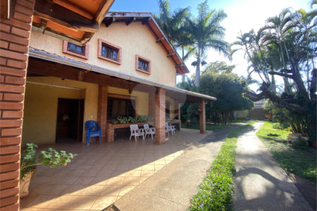 Casa à venda com 3 quartos, sendo 1 suíte, em Parque Residencial Monte Carlo, Ponta Porã, MS