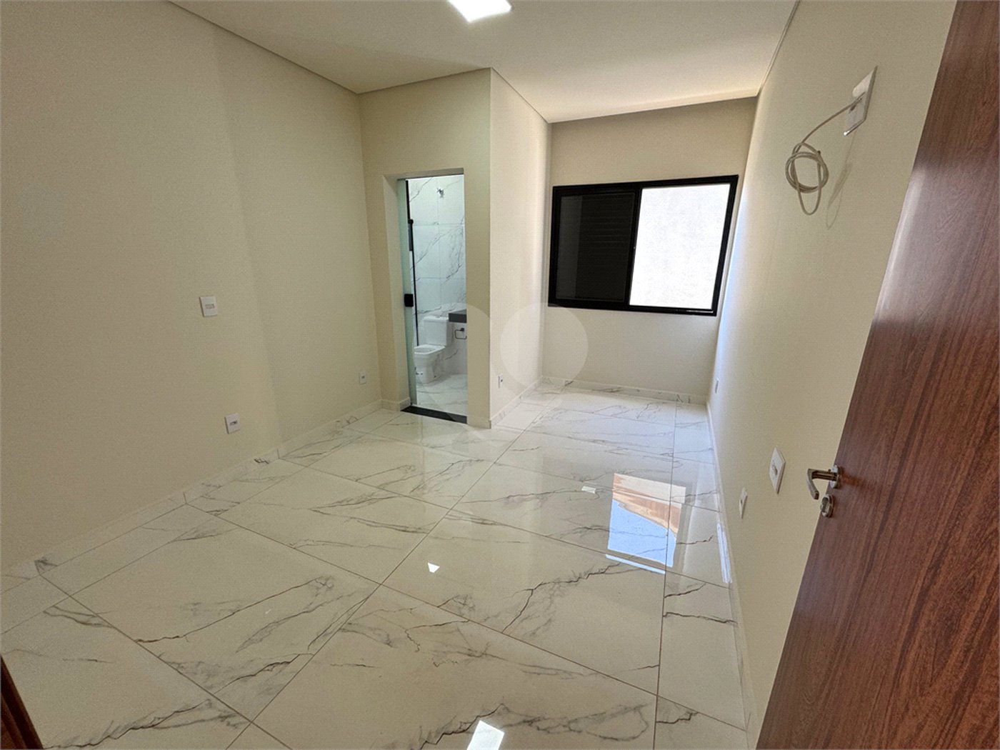 Casa à venda com 5 quartos, sendo 4 suítes, no condomínio Golden Ville, Itapetininga - SP