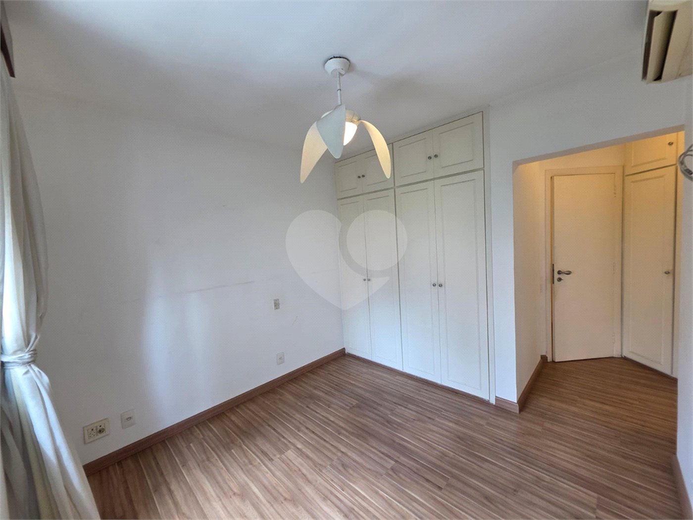 Apartamento à venda com 3 suítes em Vila Uberabinha, São Paulo, SP
