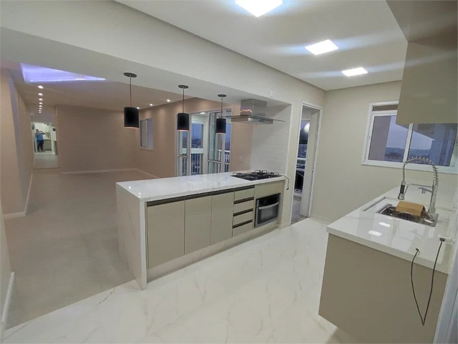 Apartamento à venda com 3 quartos, sendo 2 suítes,  em Jardim Arpoador, São Paulo, SP