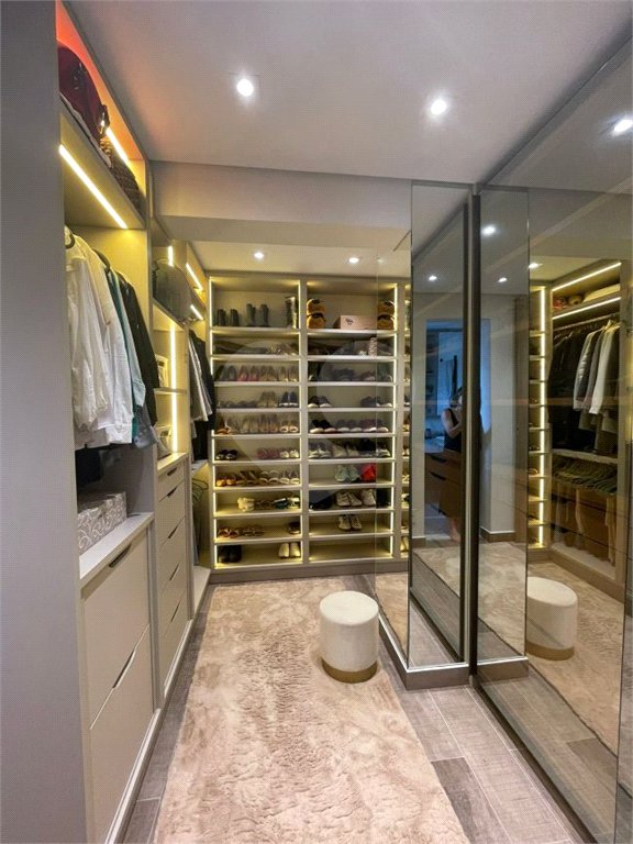 Apartamento à venda com 3 quartos, sendo 1 suíte,  em Vila Mariana, São Paulo, SP