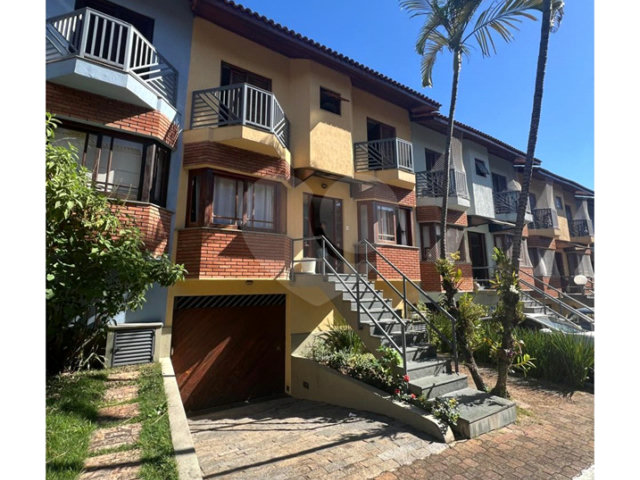 Casa à venda com 3 quartos, sendo 1 suíte,  no condomínio Heráclito Graça, São Paulo - SP
