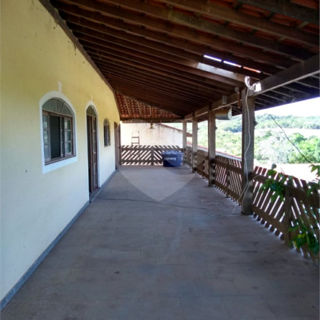 Casa à venda com 5 quartos, sendo 2 suítes, no condomínio Terras de Santa Rosa, Salto - SP