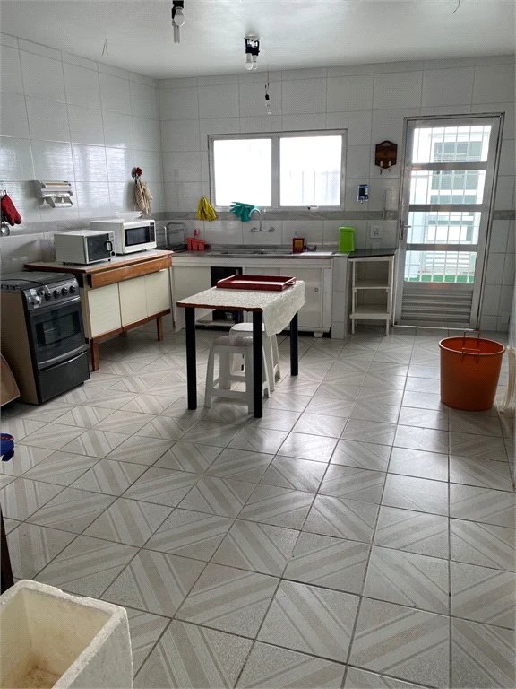 Sobrado à venda com 4 quartos, sendo 2 suítes, em Paraisópolis, São Paulo, SP