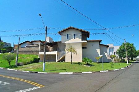 Casa à venda com 3 suítes no condomínio Terras de São Francisco, Vinhedo - SP