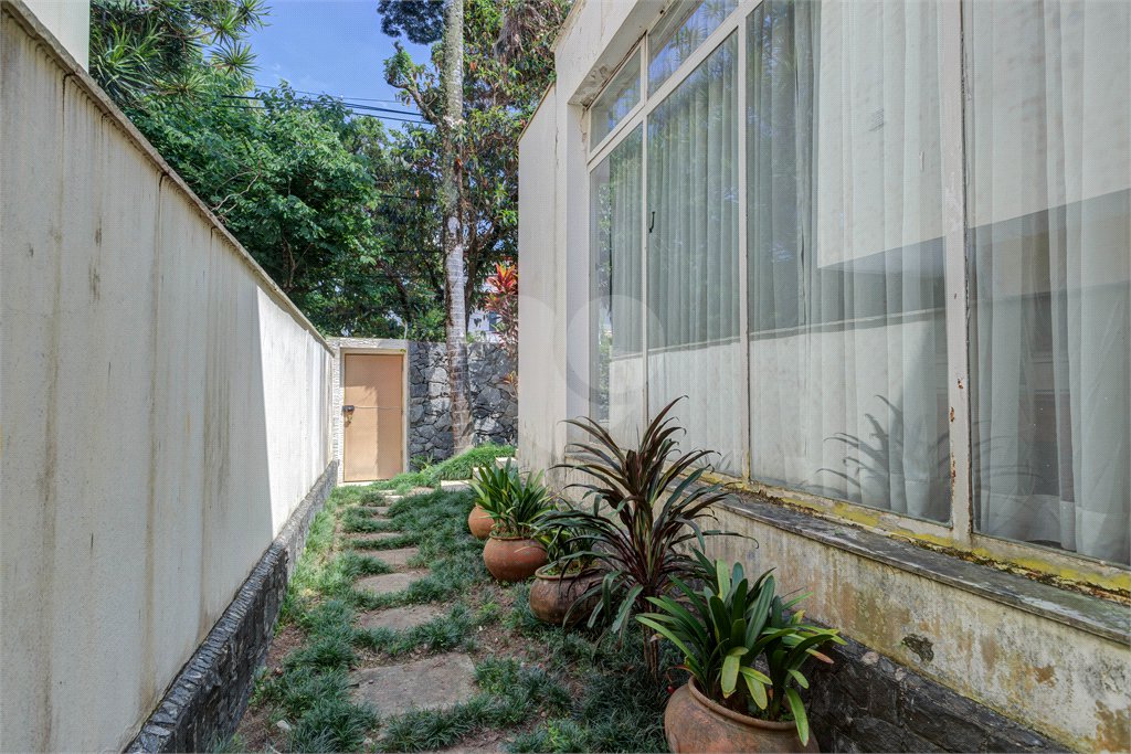 Sobrado à venda com 5 quartos, sendo 4 suítes, em Granja Julieta, São Paulo, SP