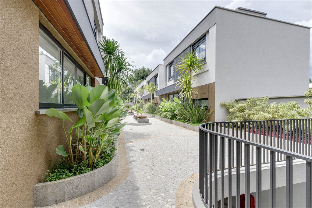 Casa à venda com 4 suítes no condomínio Venezia, São Paulo - SP