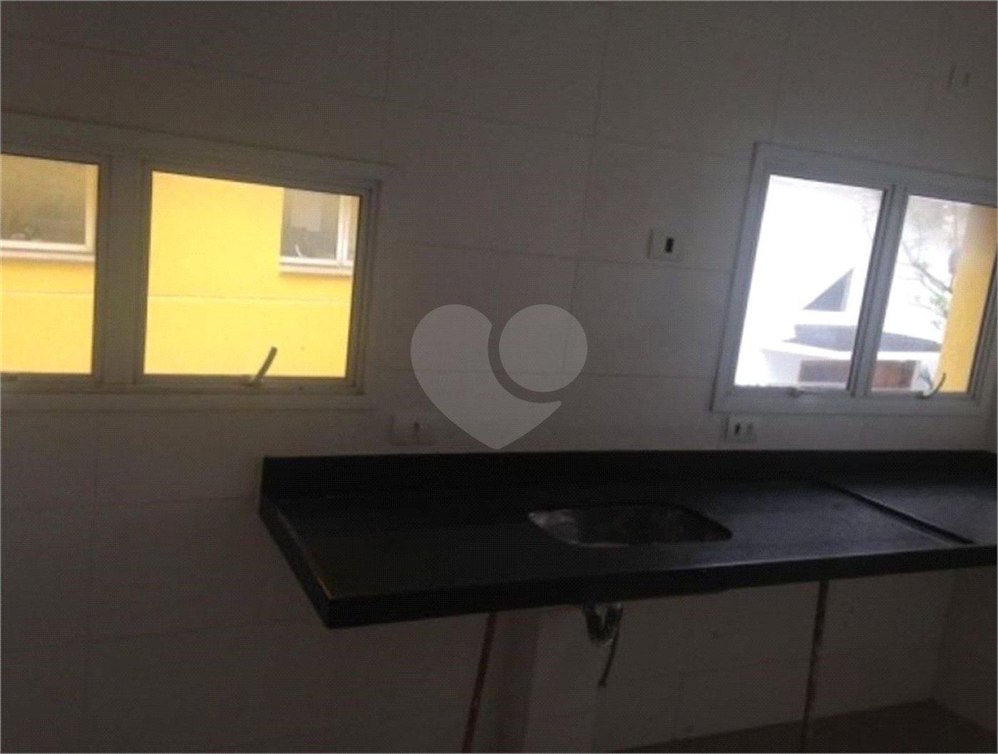 Casa à venda com 3 quartos, sendo 1 suíte,  no condomínio Residencial Vegas, São Paulo - SP