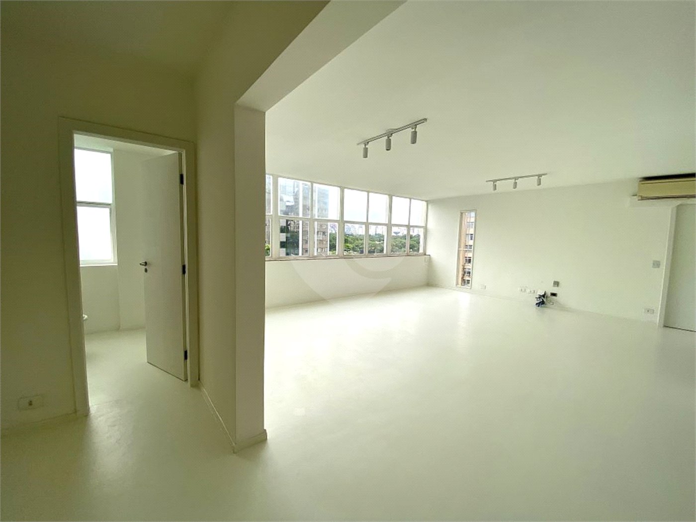 Apartamento para alugar com 3 quartos, sendo 1 suíte, em Jardim Europa, São Paulo, SP