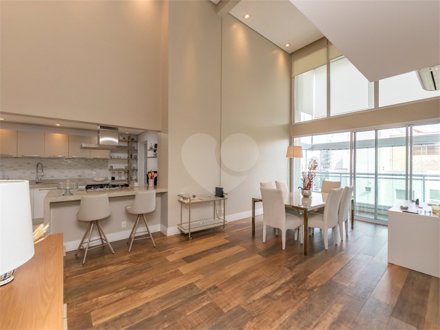 Apartamento à venda com 4 quartos, sendo 3 suítes, em Brooklin Paulista, São Paulo, SP