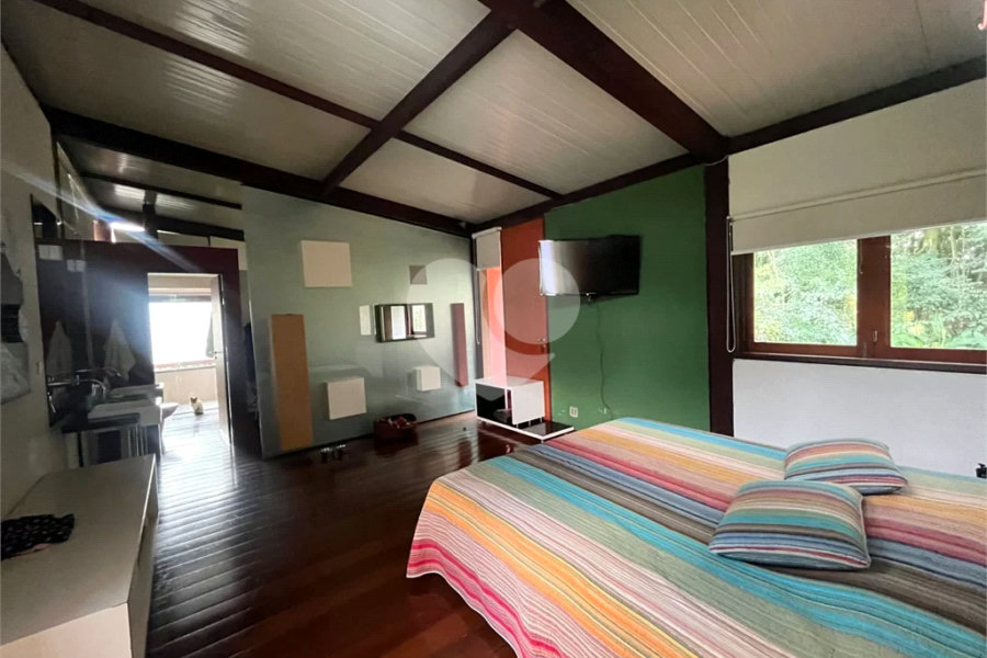 Casa à venda com 3 quartos, sendo 1 suíte, no condomínio Jardim da Montanha I, Mairiporã - SP