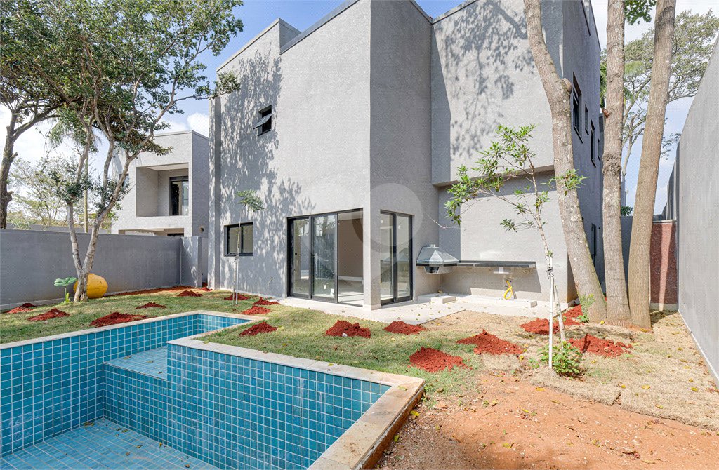 Casa à venda com 4 suítes no condomínio Reserva Robélia, São Paulo - SP