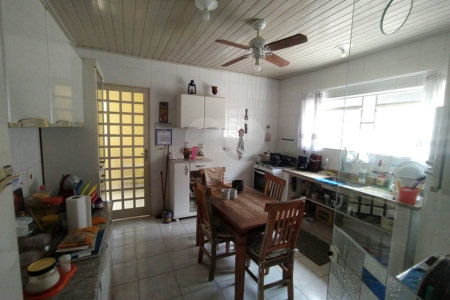 Casa à venda com 6 quartos, sendo 2 suítes, em Chora Menino, São Paulo, SP
