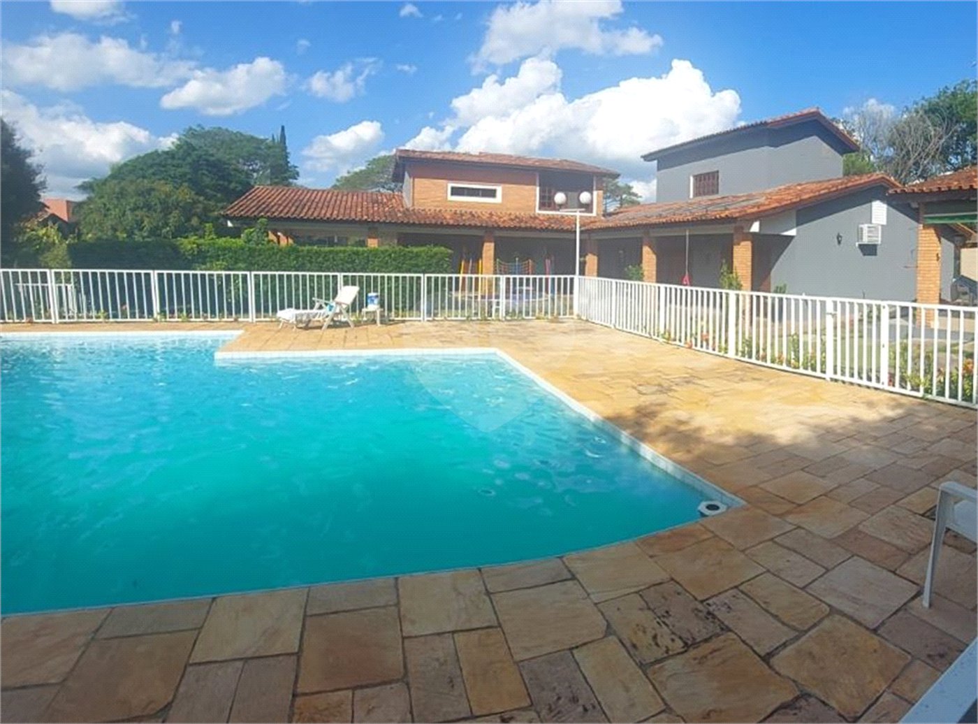 Casa à venda com 4 quartos, sendo 2 suítes, no condomínio Vivendas do Lago, Sorocaba - SP