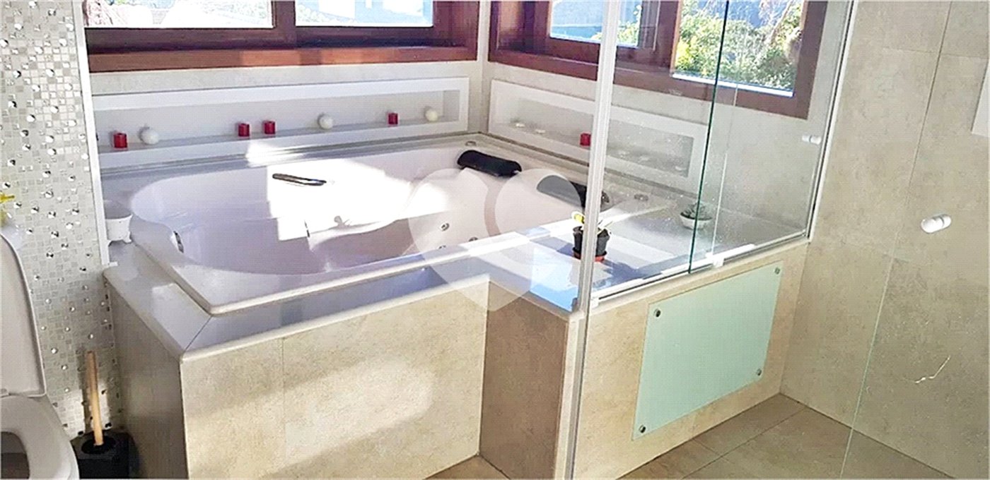 Casa à venda ou para alugar com 3 suítes no condomínio Jardim da Montanha I, Mairiporã - SP