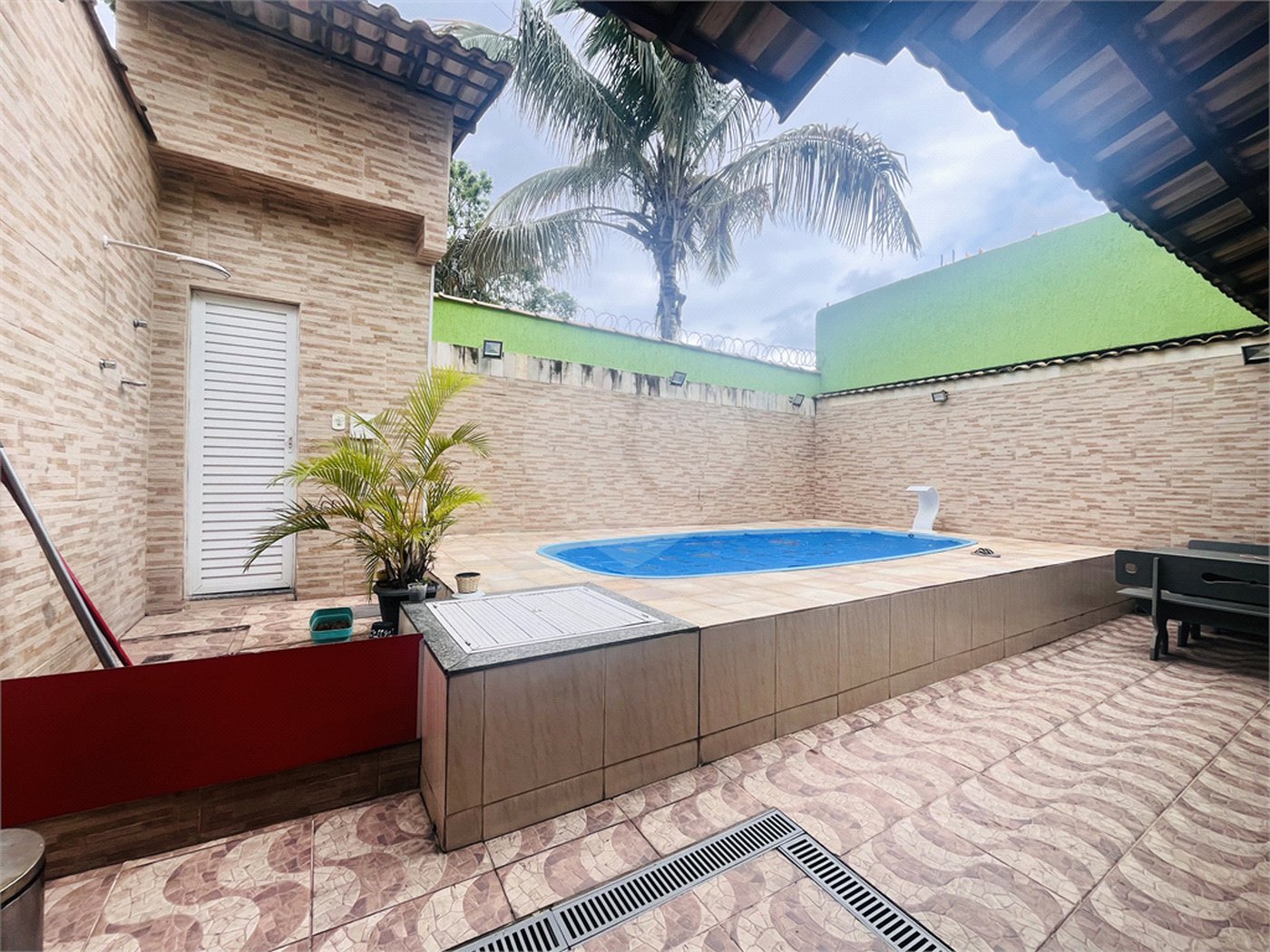 Casa à venda com 3 quartos, sendo 1 suíte, em Campo Grande, Rio de Janeiro, RJ