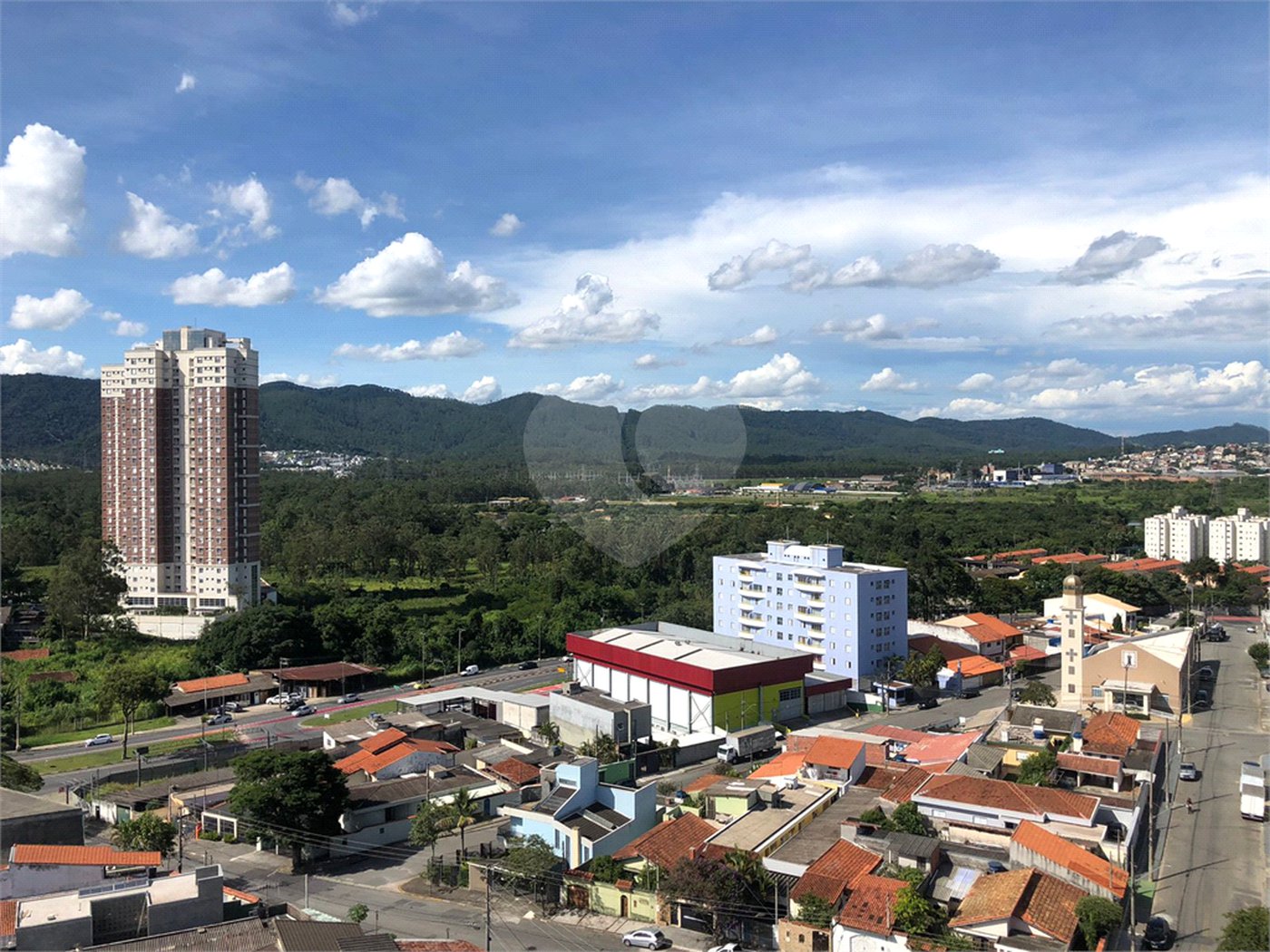 Apartamento à venda com 4 quartos, sendo 2 suítes,  em Jardim Armênia, Mogi das Cruzes, SP