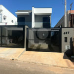 Sobrado à venda com 3 quartos, sendo 1 suíte, em Jardim Brasil, São Roque, SP