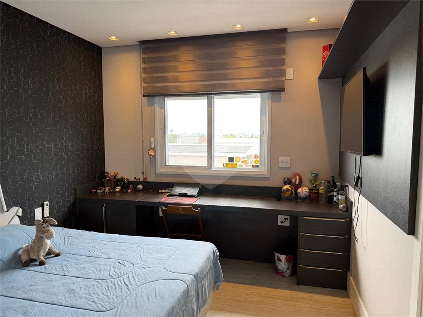 Casa de alto padrão em condomínio exclusivo com 4 suítes