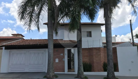 Casa à venda com 4 quartos, sendo 1 suíte,  em Parque Santa Mônica, São Carlos, SP