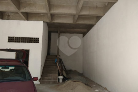 Sobrado à venda com 4 quartos, sendo 3 suítes,  em Morumbi, São Paulo, SP