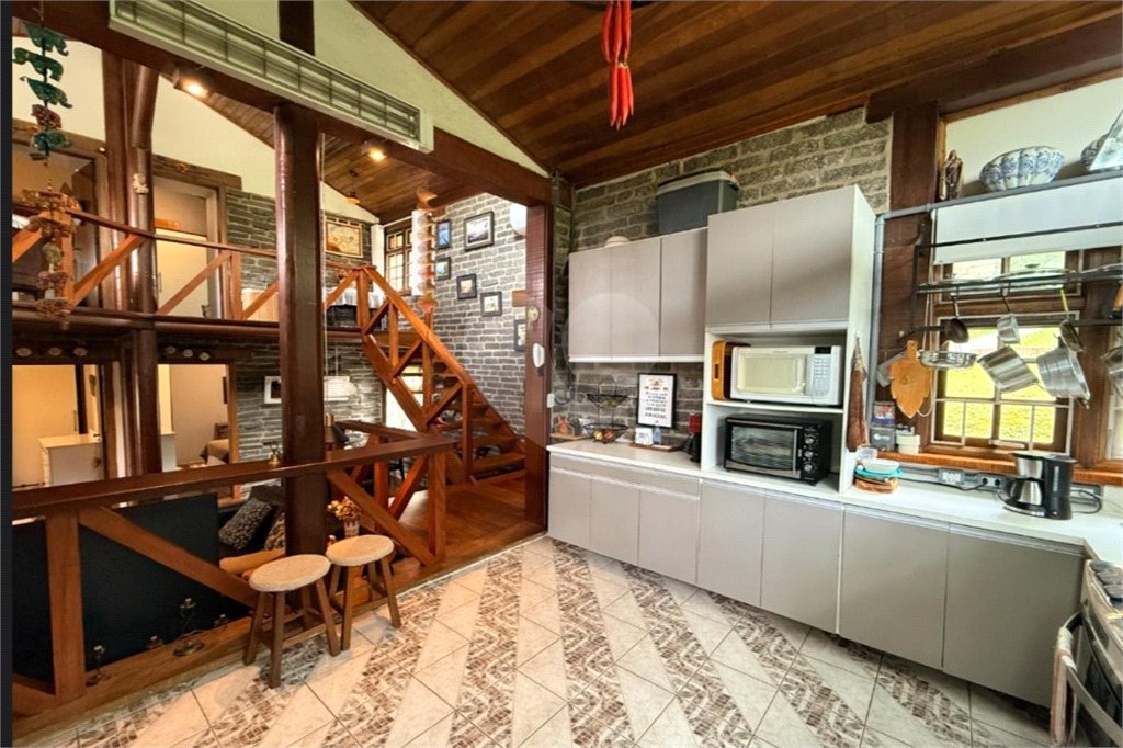 Casa à venda com 4 suítes em Vila Natal, Campos do Jordão, SP