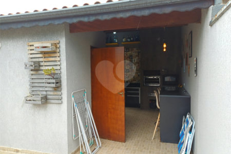 Casa à venda com 3 quartos, sendo 1 suíte,  no condomínio Residencial Shekinah, São Paulo - SP