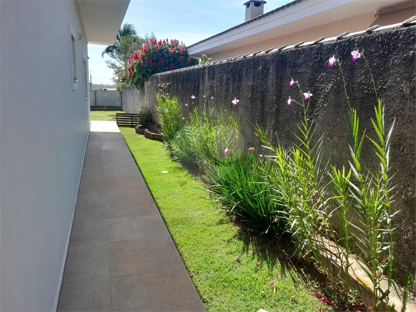 Casa à venda com 3 suítes no condomínio Village Ipanema 1, Araçoiaba da Serra - SP