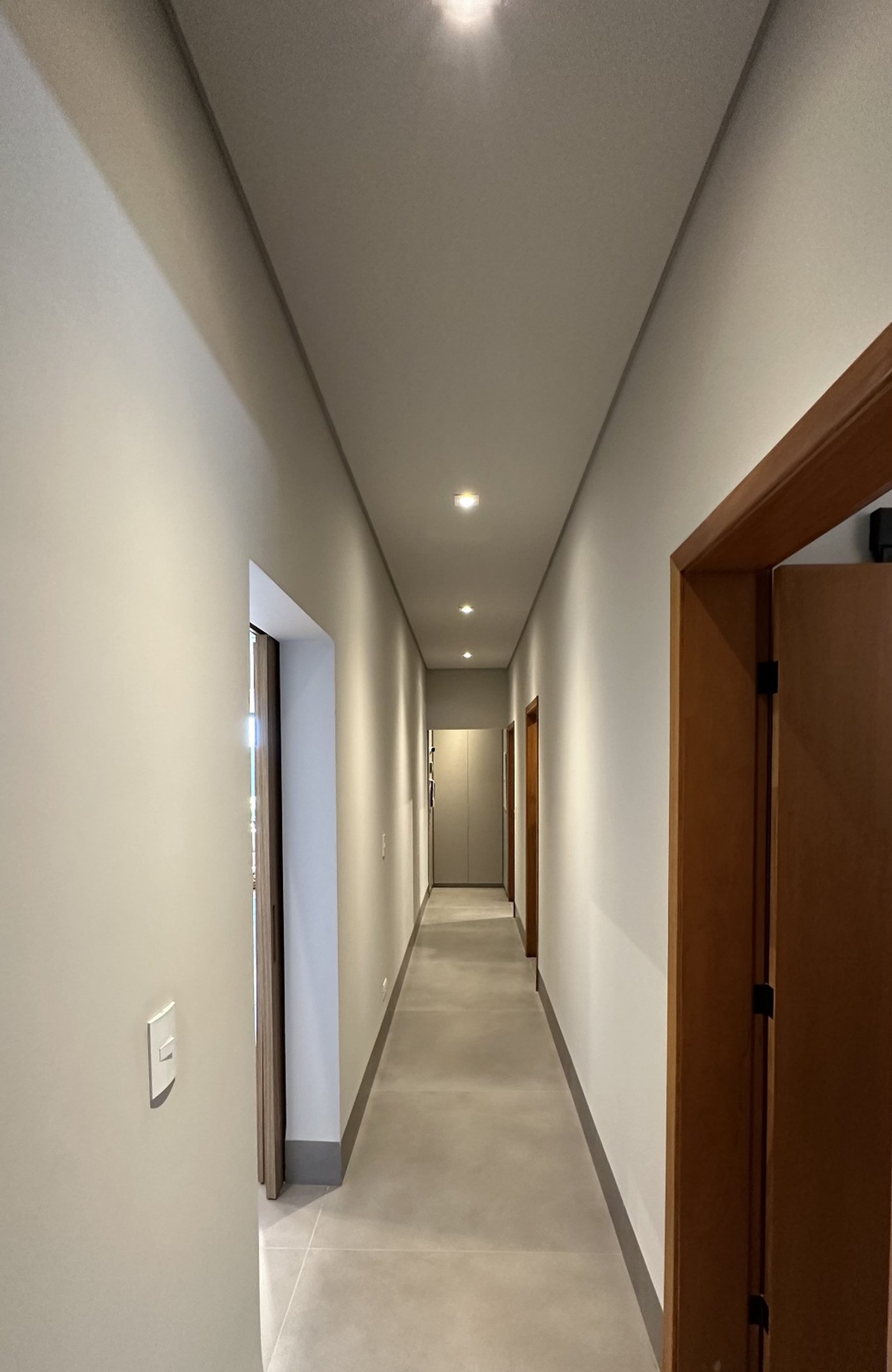 Casa à venda com 4 quartos, sendo 2 suítes,  no condomínio Damha IV, Presidente Prudente - SP
