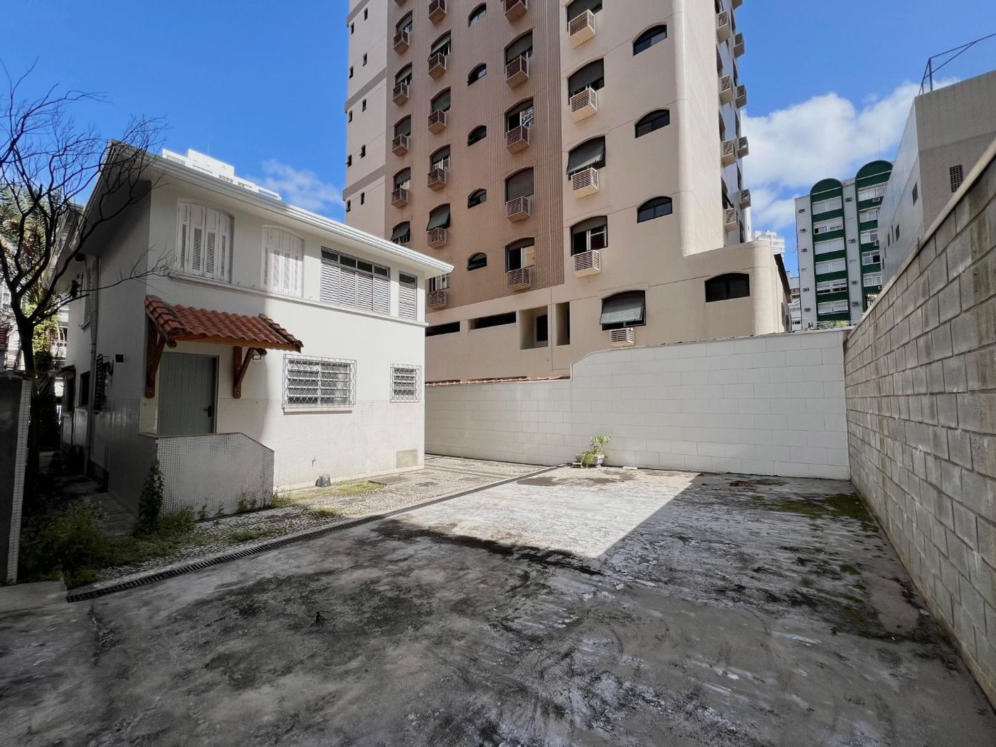 Casa com 3 dormitórios para alugar, 284 m² por R$ 21.162,89 - Gonzaga - Santos/SP