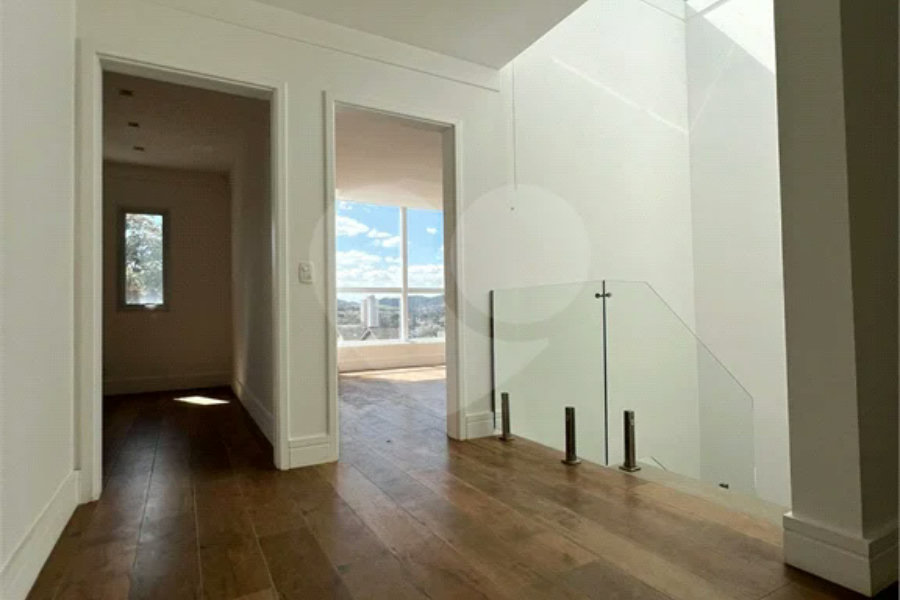 Casa à venda com 4 quartos, sendo 2 suítes, no condomínio Residencial Floresta, São Paulo - SP
