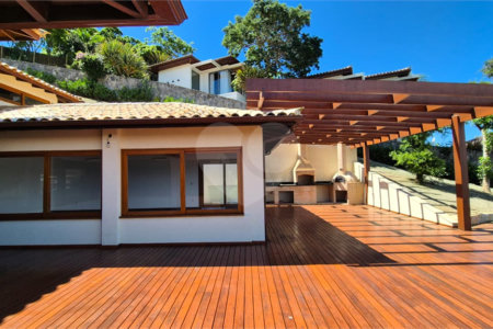 Casa à venda com 8 quartos, sendo 7 suítes, em Ferradura, Armação dos Búzios, RJ