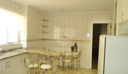Sobrado à venda com 3 quartos, sendo 1 suíte,  em Jardim Peri, São Paulo, SP