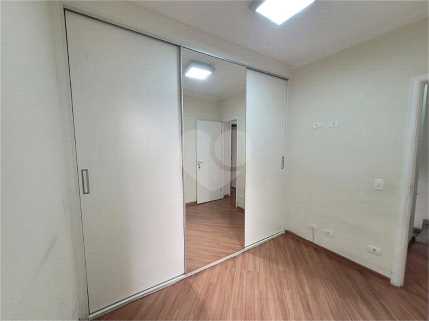 Casa à venda com 3 quartos, sendo 1 suíte,  no condomínio Maximus I, São Paulo - SP