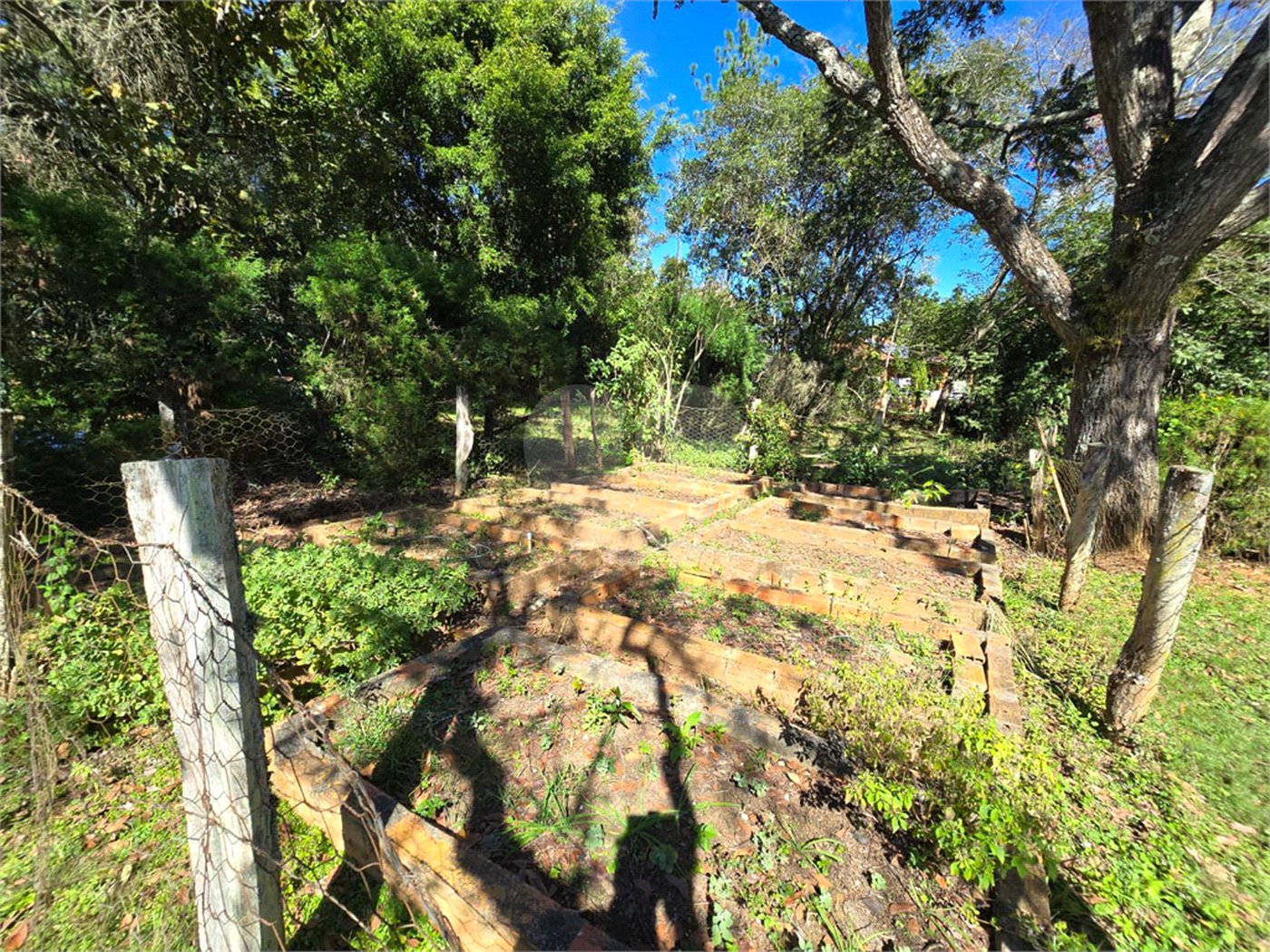 Chácara à venda com 4 quartos, sendo 1 suíte, em Cercadinho, Alambari, SP